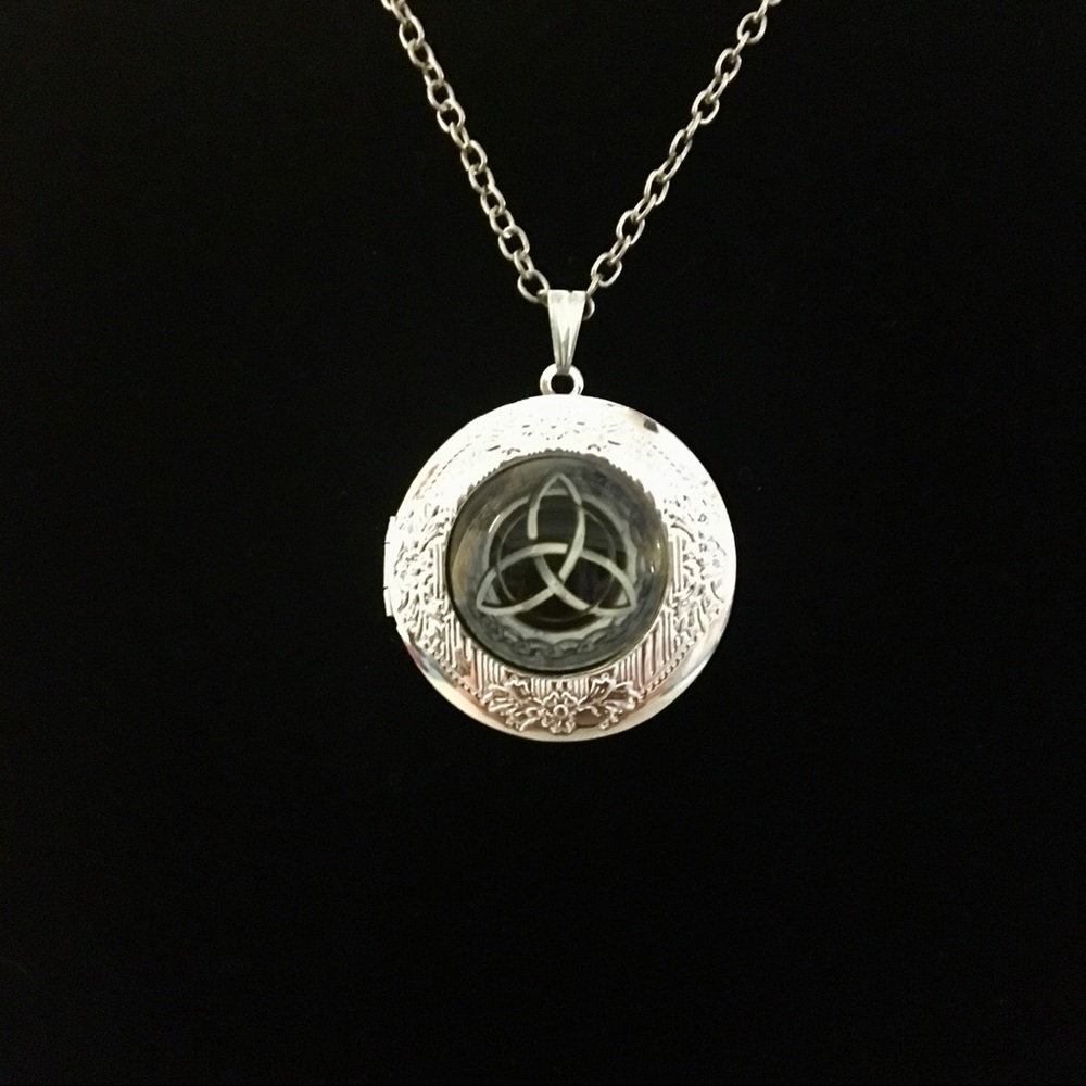 Celtic Locket Triquetra Necklace 20” chain - Picture 2 of 5
